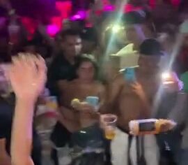 Hubner pelada na festa rebolando gostoso no colo dos machos