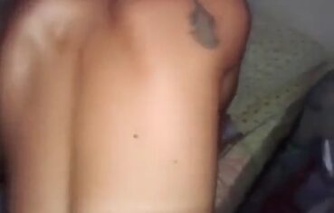 Magrinha safada gemendo de dor enquanto leva rola no cuzinho no WhatsApp