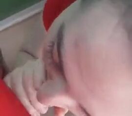 Mimi a boliviana safada chupando gostoso o pau de fã na rua