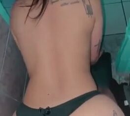 Morena carioca Jhenis sentando gostoso e gemendo alto