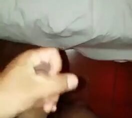Morena cavalgando gostoso no amante enquanto corno filma