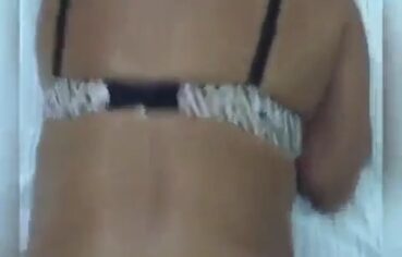 Morena deliciosa de quatro rebolando forte na piroca do tarado no motel