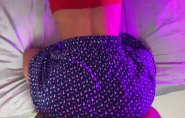 Morena peituda mamando gostoso e levando leite no cuzinho