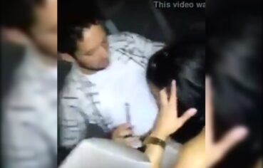 Moreninha sapeca chupando dois caras no carro enquanto é filmada