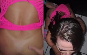 Novinha brasileira safada rebentando o banheiro com gemidos altos