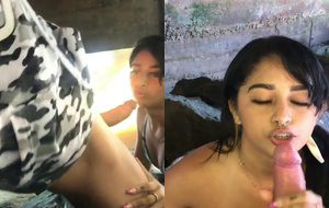 Novinha sacana fode com fã na trilha da praia e mostra toda sua safadeza em público
