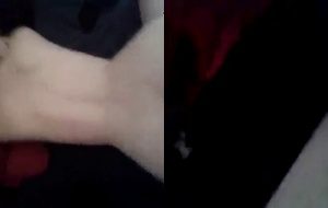 Novinha tatuada cavalgando loucamente no pau grosso até gozar alto