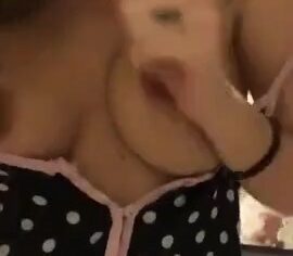 Paulinha Devassa rebolando gostoso no vídeo caseiro