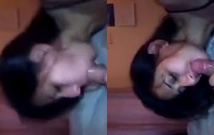 Raquel mamando com tesão e engolindo toda a porra do namorado