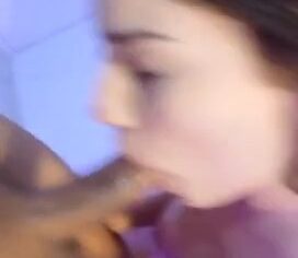 Ruiva ninfeta mamando gostoso e cavalgando de quatro na live