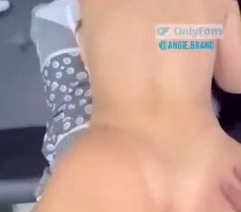 Ruiva rabuda Angie Brand cavalgando forte no pau do amigo Onlyfans