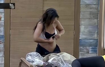 Tays reis mostrando os peitos gostosos no reality a fazenda