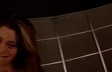 Ninfeta Paola Rey cavalgando gostoso no pau duro até gozar gemendo alto