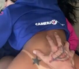 Pocahontas morena deliciosa rebolando na piroca com o cuzinho