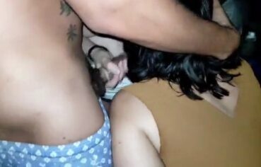 Esposas safadas trocando de casais numa festa liberal com muita putaria