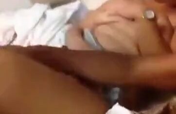 Júlia a vizinha devassa sendo comida por Caio e Rodrigo em ménage quente