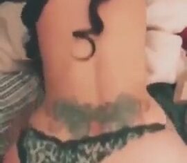 Juliana amadora de quatro levando rola gostosa do namorado Wesley