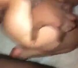 Layla esposa japinha de quatro no vídeo caseiro com negão