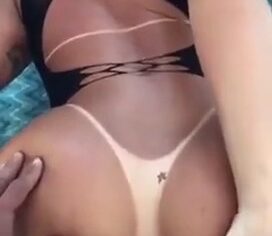 Agatha Lira empina o rabão de quatro levando rola no cu enquanto o cliente filma