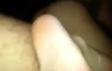 Bucetuda quicando gostoso no pau do namorado até ele gozar e ela não parar