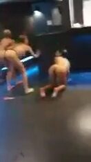 Garotas de programa do RJ ensaiando posições quentes na boate
